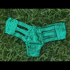Bikini bottoms / Rave bottoms
